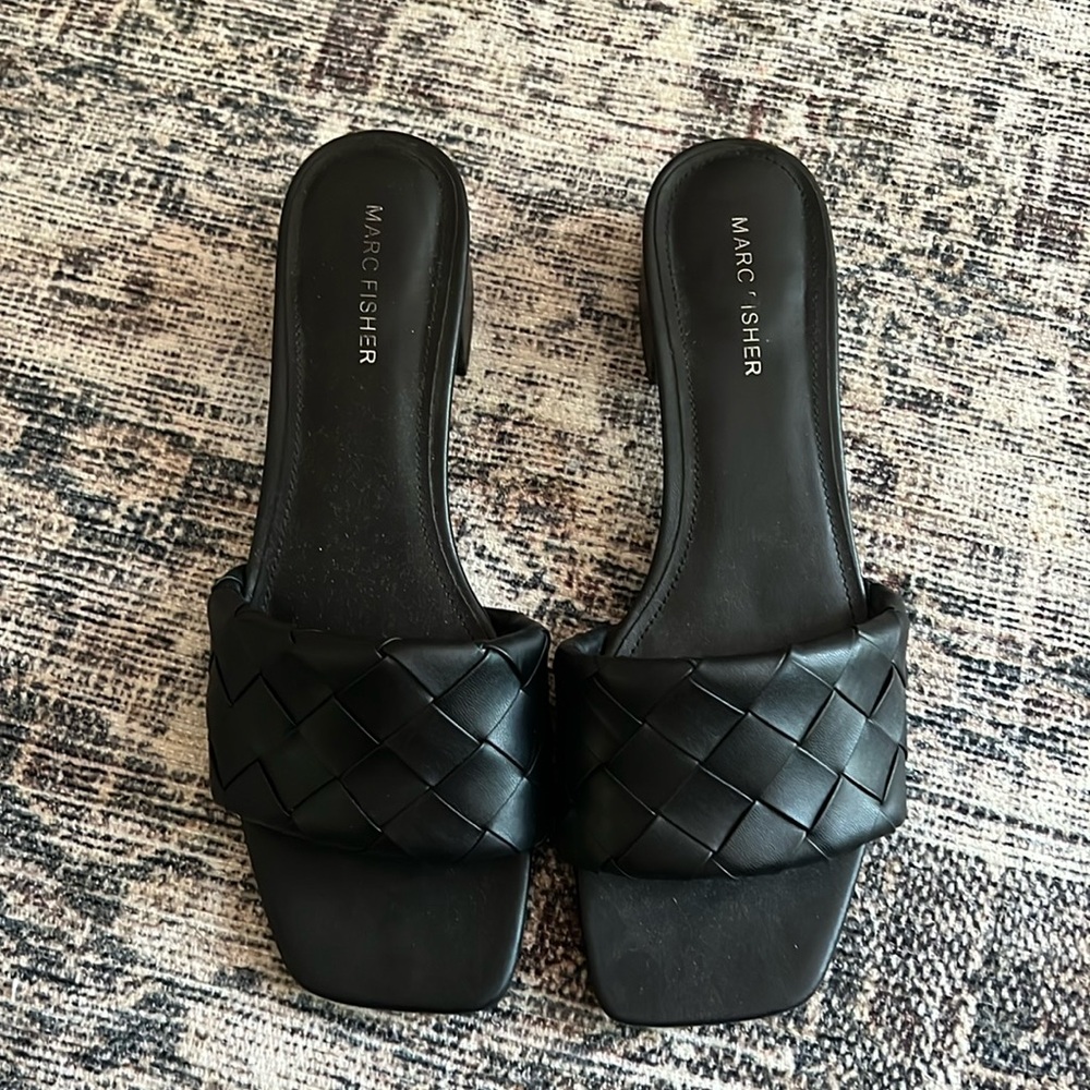 MARC FISHER Kitten Heel